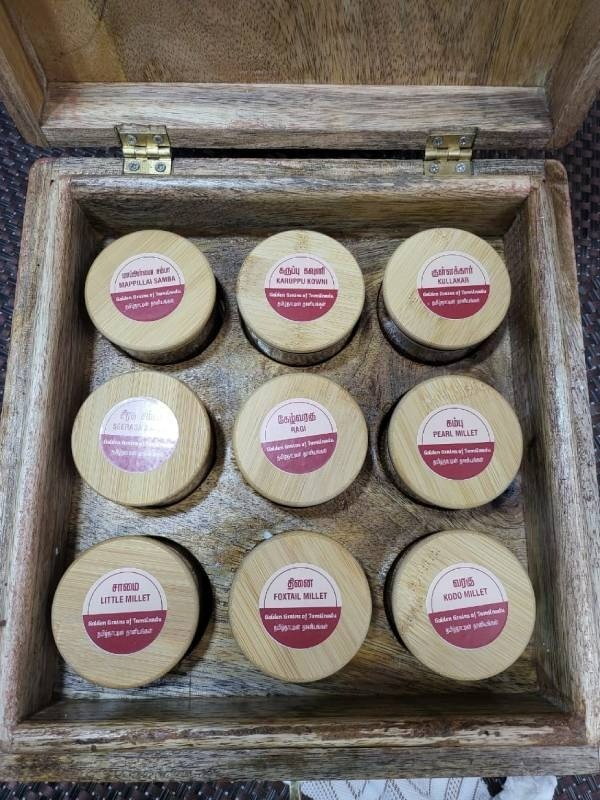 தனிப் பெட்டி உள்ளே 