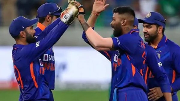 பின்னணி 