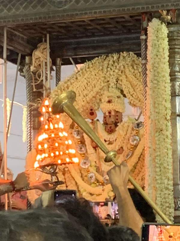 வெள்ளை சாத்தி சண்முகர் 