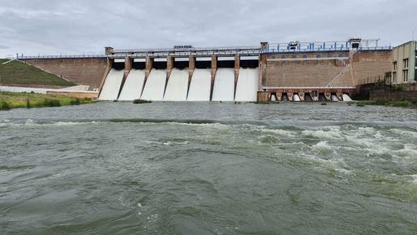 Vaigai Dam is full excess water in main sluices flood alert in Five district Vaigai Dam is full excess water in main sluices flood alert in Five district