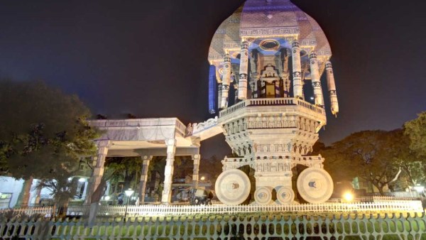 பல பொழுதுபோக்கு நிகழ்ச்சிகள் 