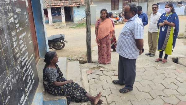 தெருவில் நிற்கிறேன் 