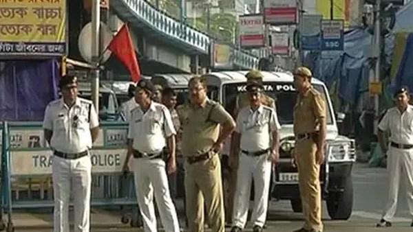 விரட்டிய கிராம மக்கள் 