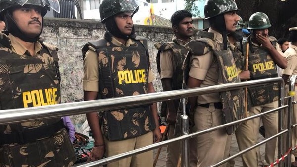 சாவர்க்கருக்கு பேனர் 