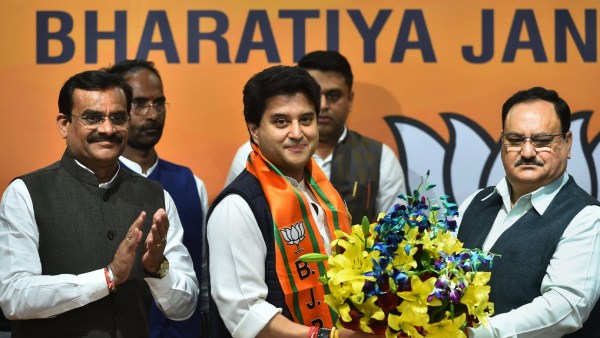 4 பேர் போர்க்கொடி 