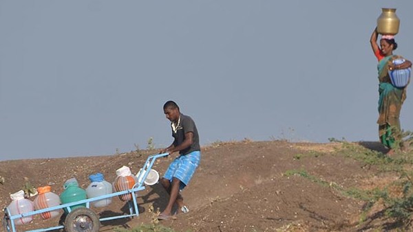 குடிநீருக்காக பல கி.மீ செல்லும் நிலை 