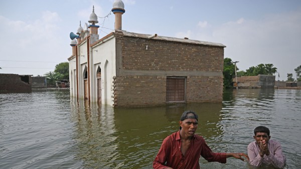  1400 பேர் பலி 