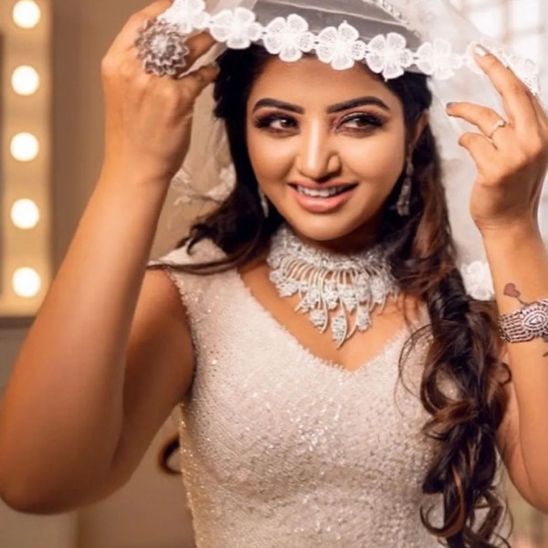 ஃபேவரிட் தொகுப்பாளர்