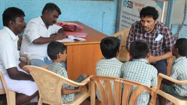 அரசு பள்ளி ஆசிரியர் அரசு பள்ளி ஆசிரியர்