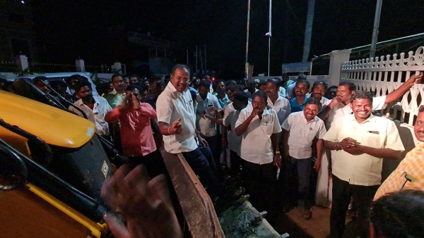 ஜேசிபி பொக்லைன் ஜேசிபி பொக்லைன்