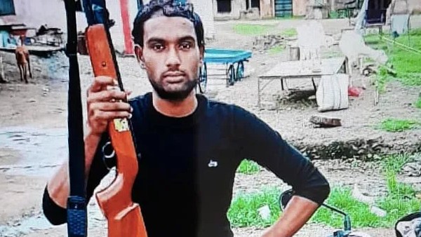  காதலிக்குமாறு மிரட்டல்