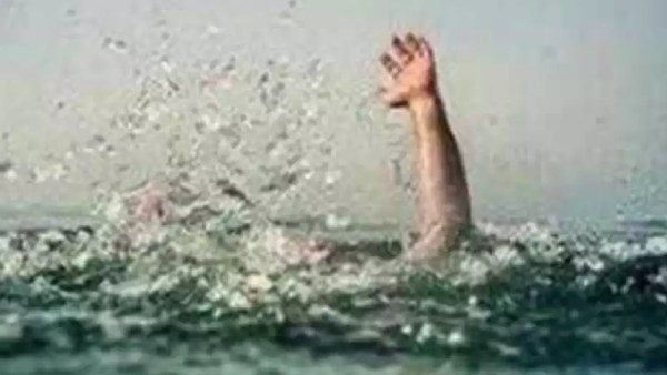  குழிக்குள் விழுந்தான்