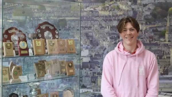  எழுதப் படிக்கத் தெரியாது