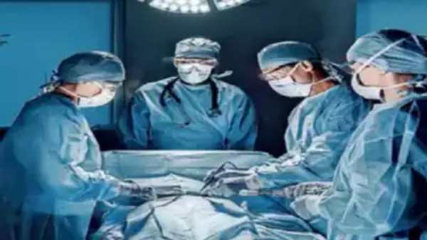 வயிற்றில் 63 ஸ்பூன்கள் 