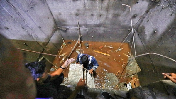 கீழே விழுந்த லிஃப்ட்