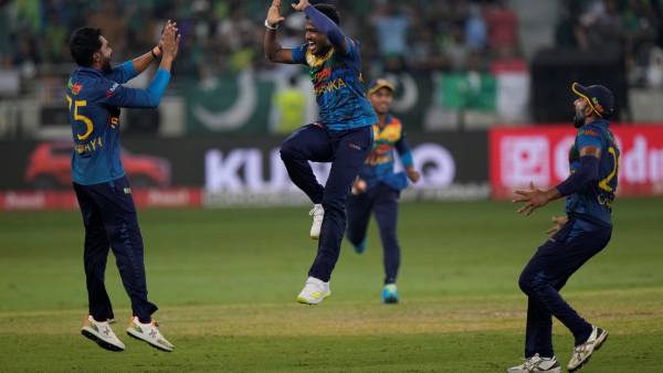 தடுமாறிய இலங்கை 