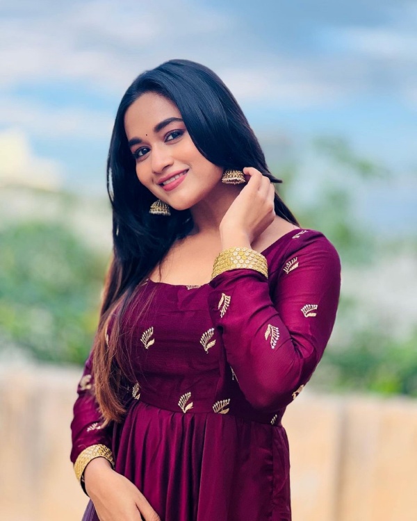 விஜய் டிவியில் அறிமுகம்