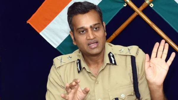  தனக்குத் தானே வீசிக்கொண்டால் 