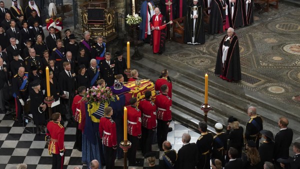 முடிசூட்டு விழா 