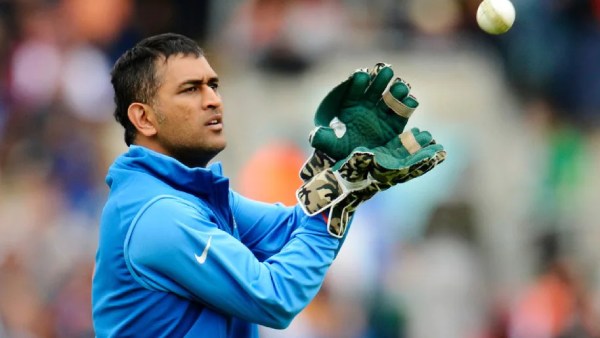  ஹால் டிக்கெட்டில் தோனி 