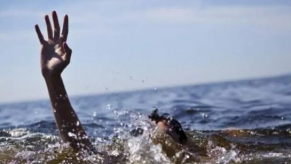  சடலம் மீது மூட்டை மூட்டையாக உப்பு