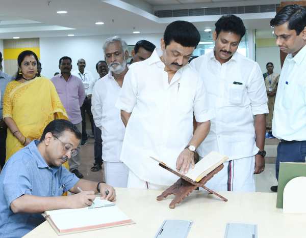 வியந்துபோன கெஜ்ரிவால் 