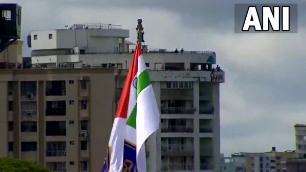 18 அடுக்குகள் - 2,400 அறைகள் 18 அடுக்குகள் - 2,400 அறைகள்