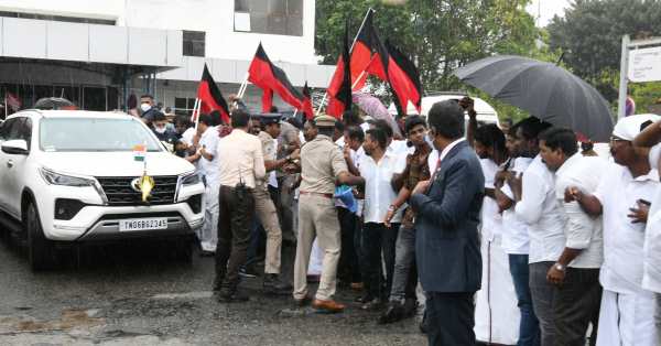 நாளை திரும்புகிறார் நாளை திரும்புகிறார்