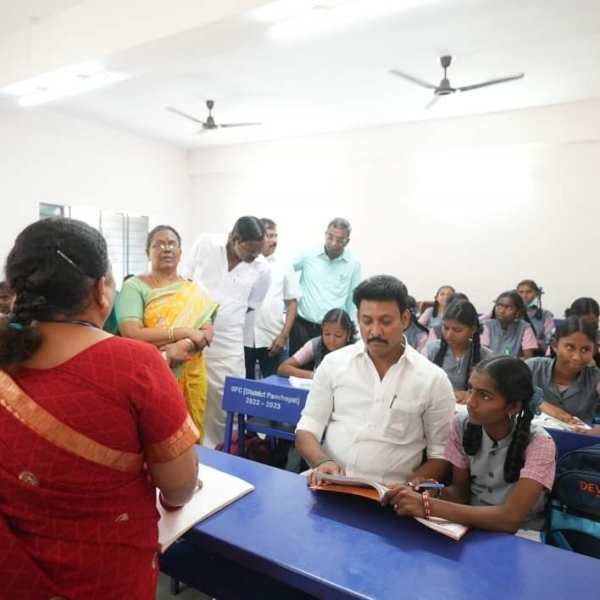  முதல் பெஞ்ச்சில் 
