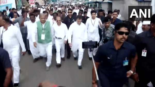  அரசியல் சார்பற்ற பயணம் 