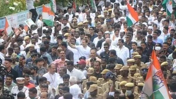 கடும் அதிருப்தி கடும் அதிருப்தி