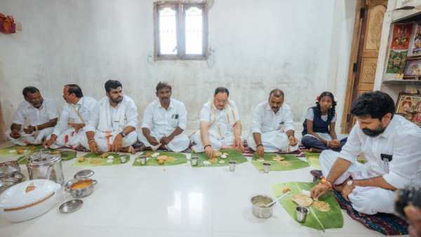 பாஜக தொண்டர் வீட்டில் பிரேக்பாஸ்ட் பாஜக தொண்டர் வீட்டில் பிரேக்பாஸ்ட்