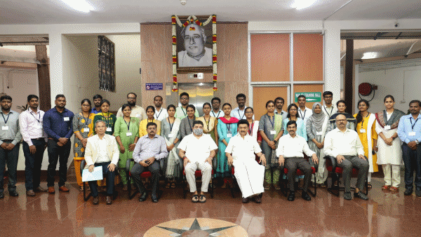 30 இளைஞர்கள் 