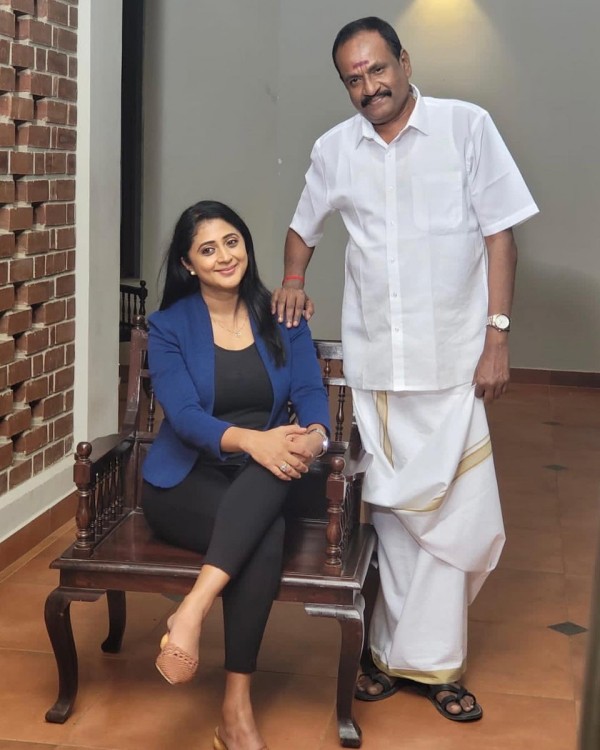 இது வியப்பாகத்தான் இருக்கிறது 