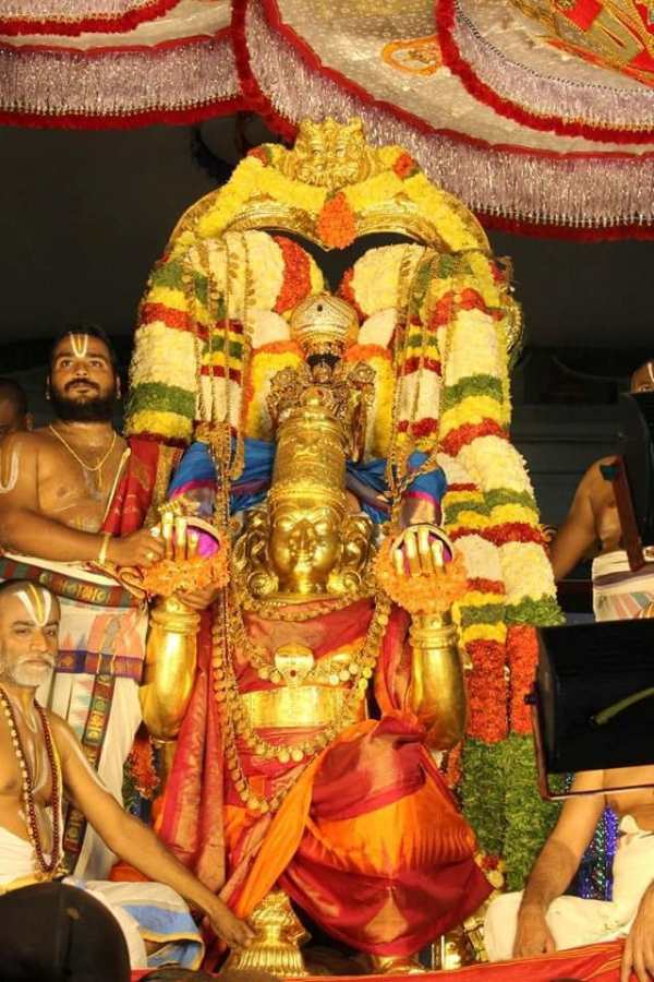 கருடனுக்கு பெருமை சேர்த்த பெருமாள் 