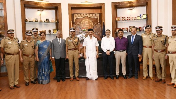 வாரம் ஒரு நாள் லீவு வாரம் ஒரு நாள் லீவு