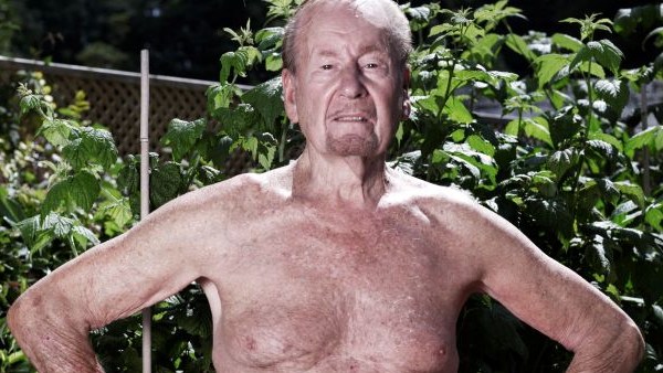  ஆடையின்றி வாழும் கிராம மக்கள் 