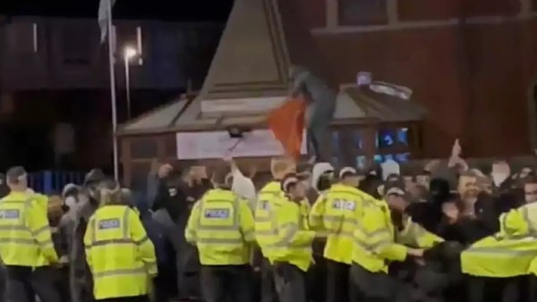 போலீஸ் எச்சரிக்கை போலீஸ் எச்சரிக்கை