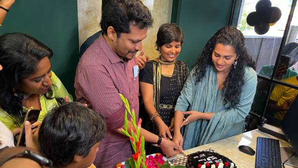 நடிகை பார்வதி திருவோது நடிகை பார்வதி திருவோது