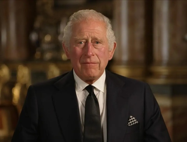 லண்டன் திரும்பிய சார்லஸ்