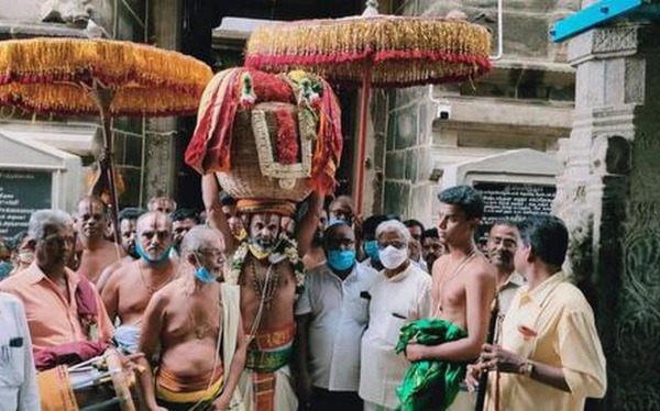 இரு சக்கர வாகனங்களுக்கு அனுமதியில்லை 