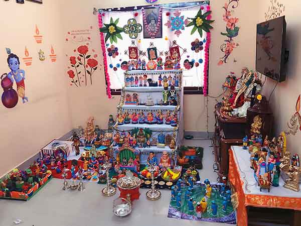 கொலுவில் குடியேறும் அம்பிகை 