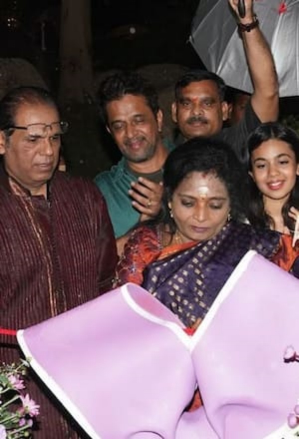 பழ தோல்களால் தயார் செய்யப்படுகிறது பழ தோல்களால் தயார் செய்யப்படுகிறது