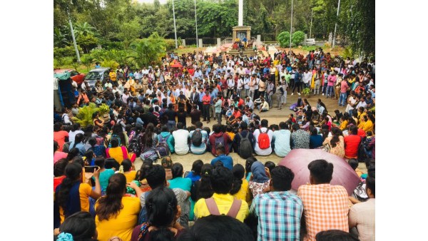 காவிமயாக்க முயற்சிக்கிறது 