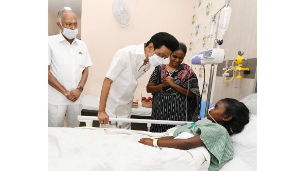  சிறுமியின் முகத்தை மாற்றிய ஸ்டாலின்