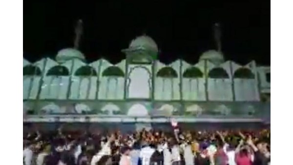 மத உணர்வுகளை சீர்குலைக்கும் வகையில் பாடல் மத உணர்வுகளை சீர்குலைக்கும் வகையில் பாடல்