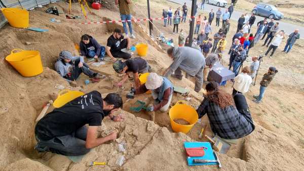 மனிதர்கள் 