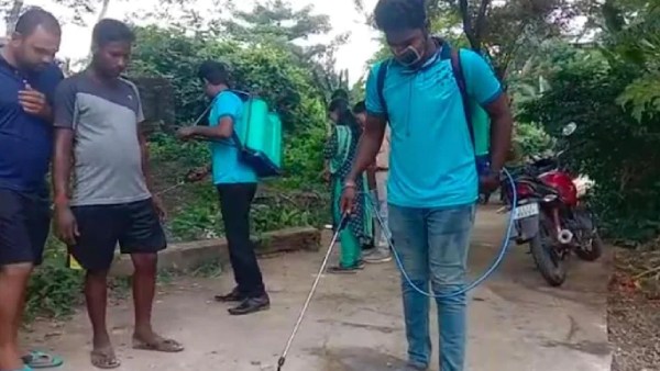 சிவப்பு எறும்புகள் சிவப்பு எறும்புகள்