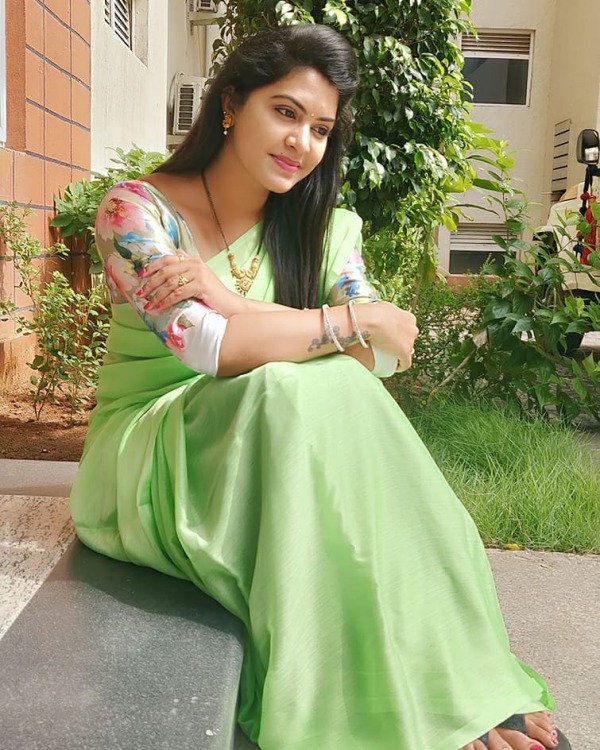 பல சீசன்களில் மீனாட்சி 