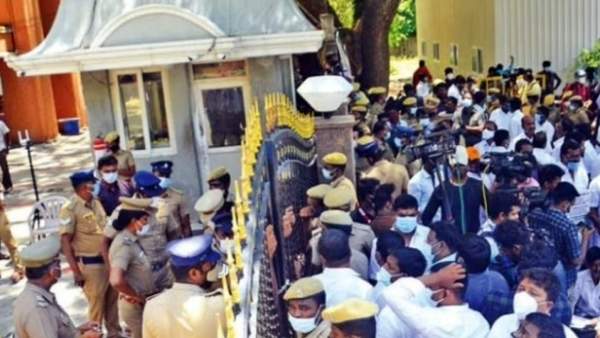 எஸ்.பி வேலுமணி ஆதரவாளர்கள் 